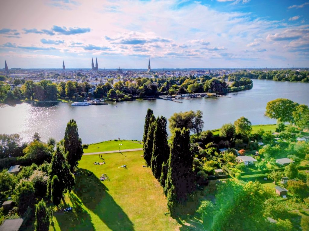 Lufbild vom Tor der Hoffnung zur Altstadt, Wakenitz, Drägerpark