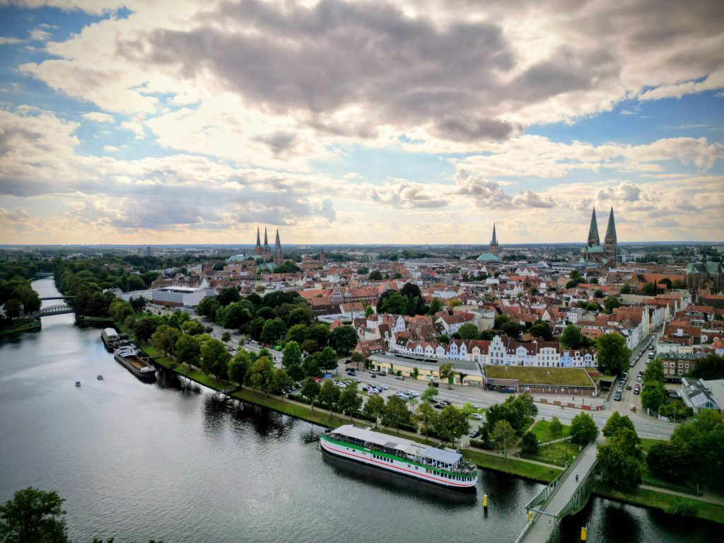 Lübecker Altstadt, Elbe-Lübeck-Kanal, Luftnahme mit Drohne