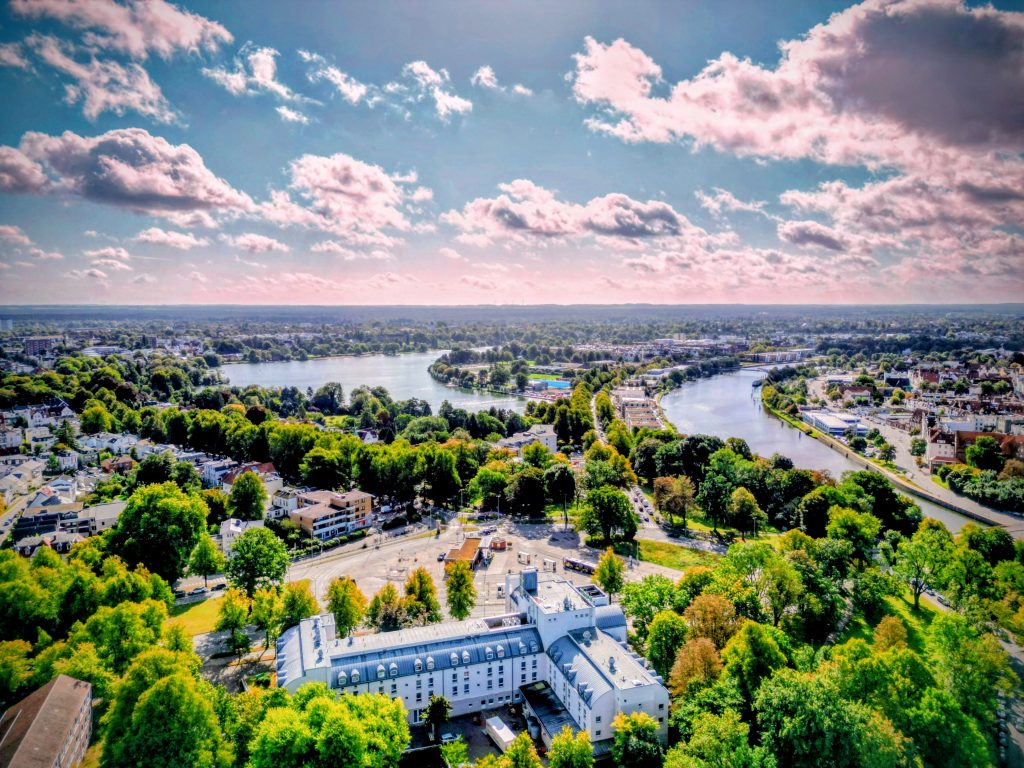 Falkendamm, Wakenitz, Elbe-Lübeck-Kanal, die Stadtteile St. Gertrud, St. Jürgen und Innenstadt, Luftaufnahme