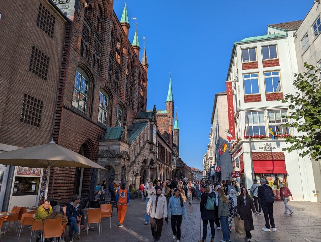 Lübecker Rathaus aus Sicht der Breiten Straße - Foto Lübecker Altstadt