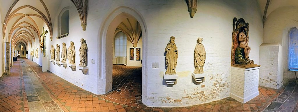 Wie früher im Klosterleben, langer Gang im St. Annenkloster