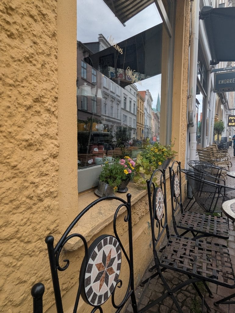 Sitzen wie in Frankreich, Außenplätze Waffelhaus in der Fleischhauer Straße