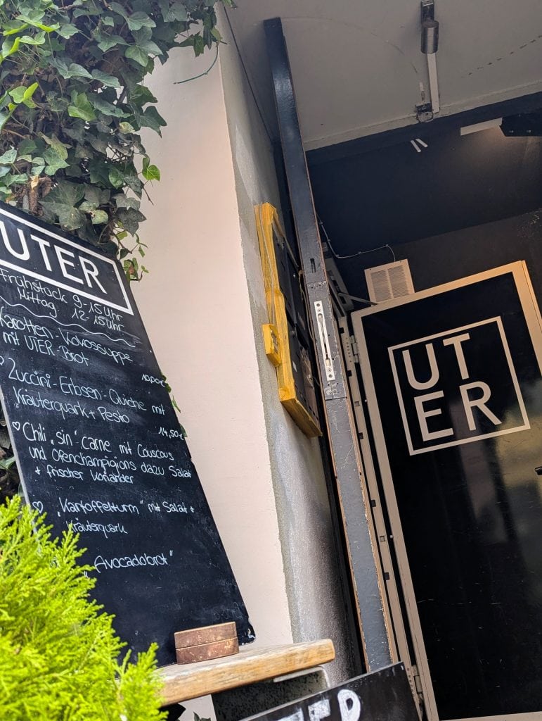 Café Uter, Eingang, Tagesangebote