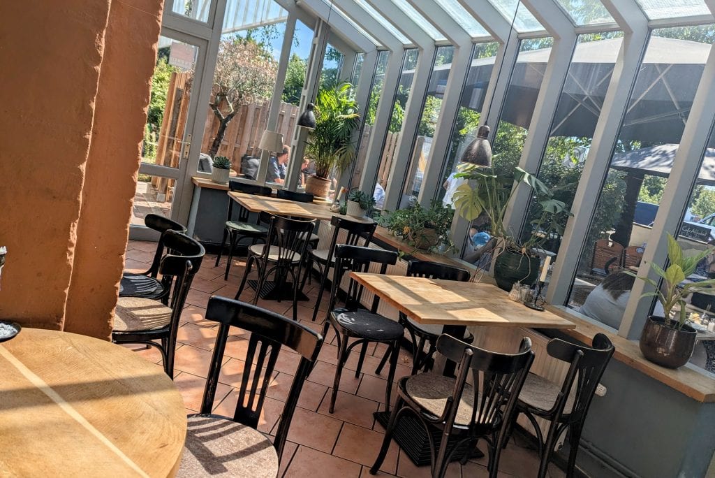 Wintergarten im Café Affenbrot in der Glockengießerstraße Ecke Kanalstraße