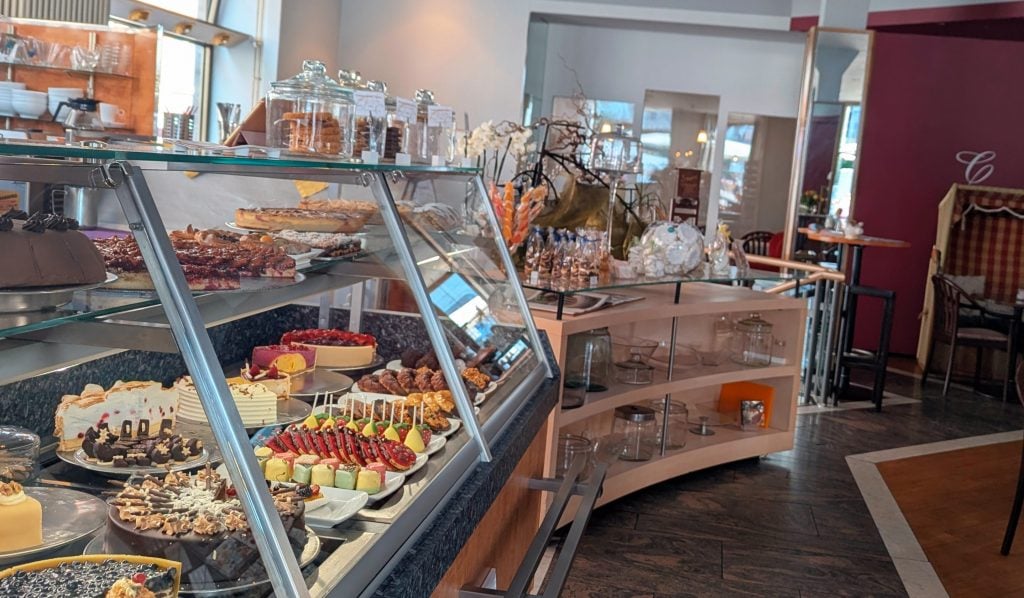 Torten und Pralinen im Café Czudaj in Lübeck