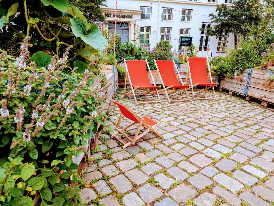 Sommergarten auf dem Koberg, Liegestühle